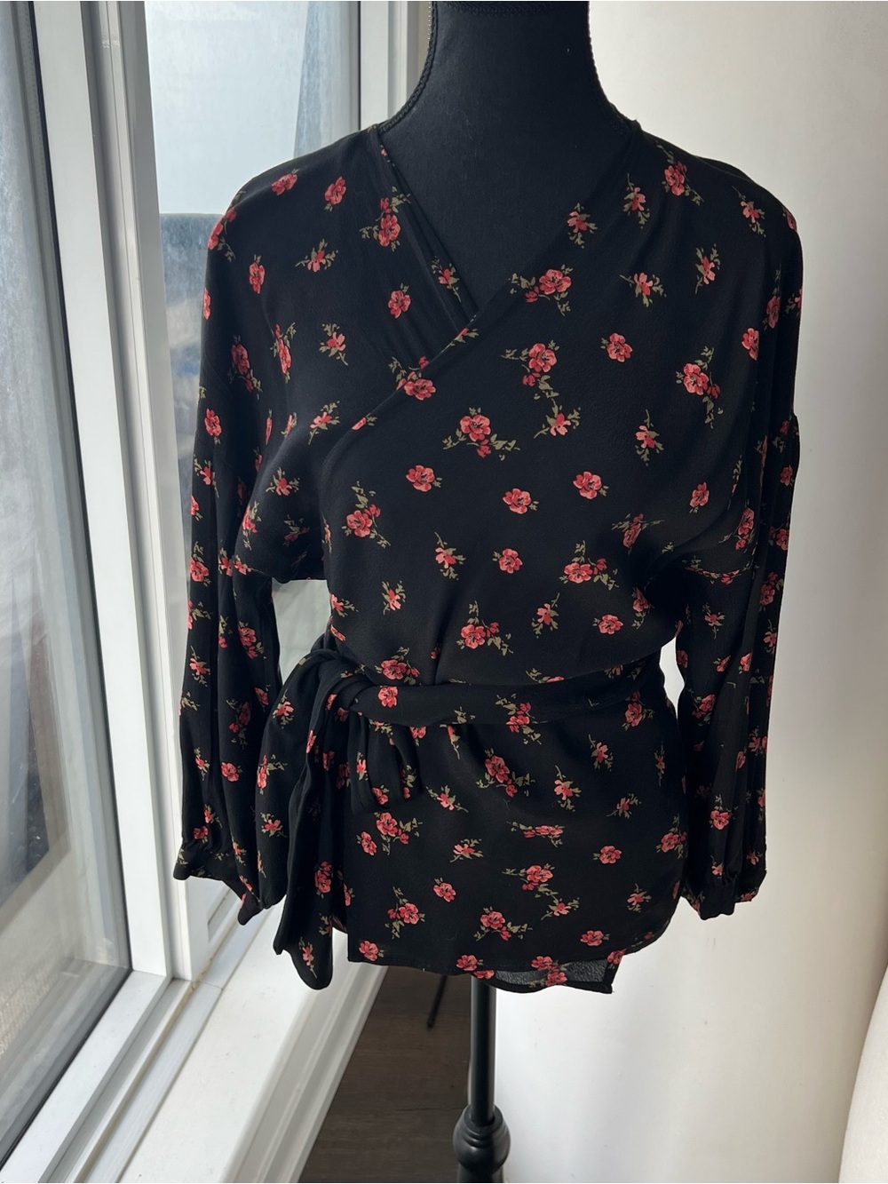 Excellent Condition! Women's Black Floral Wrap Top with Red Rose Print